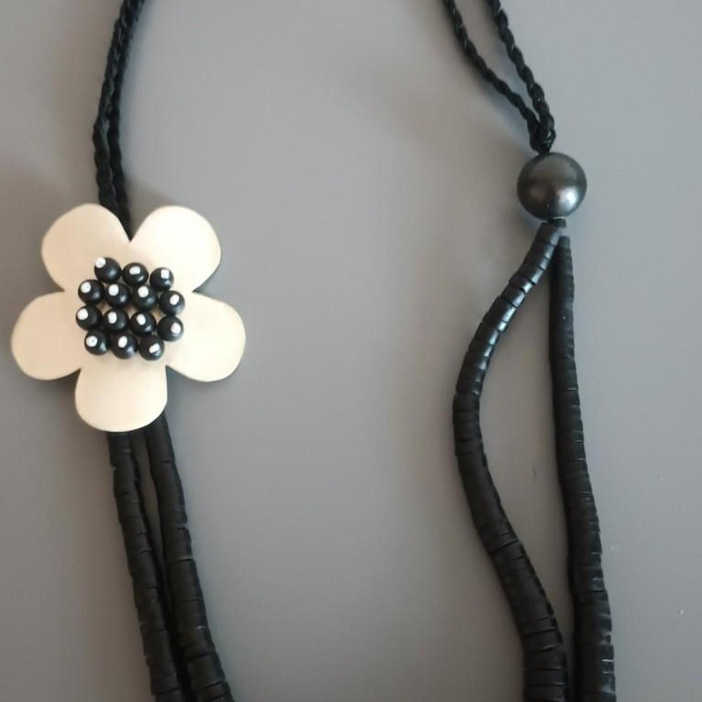 VTG Black White Shell Flower Pendant Necklace Boho Statement Beaded Braided Cord